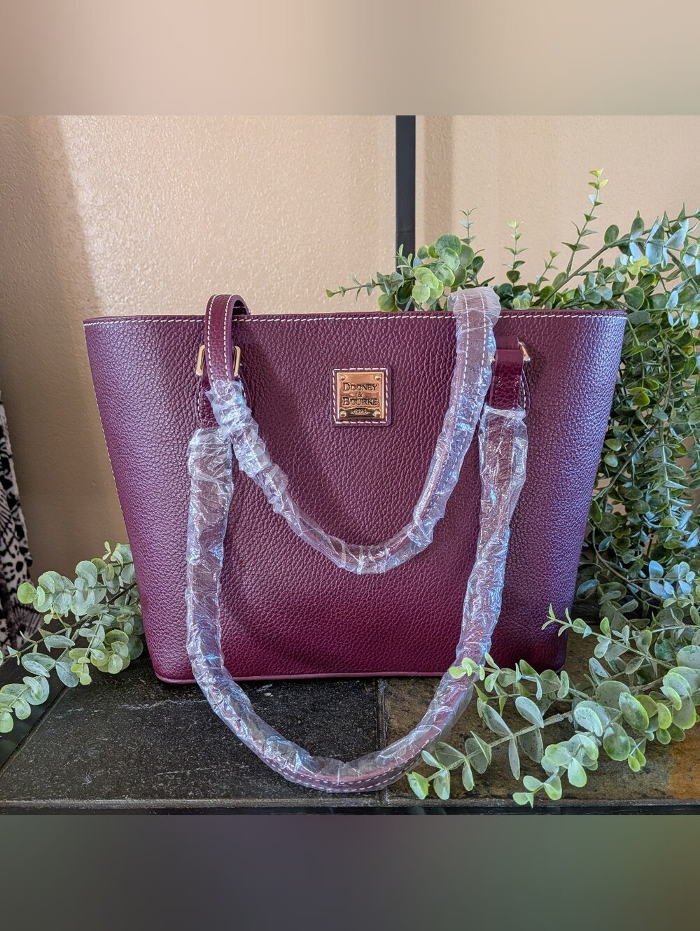 NWT! Dooney & Bourke Lucca Leather Small Jessie Tote in BORDEAUX